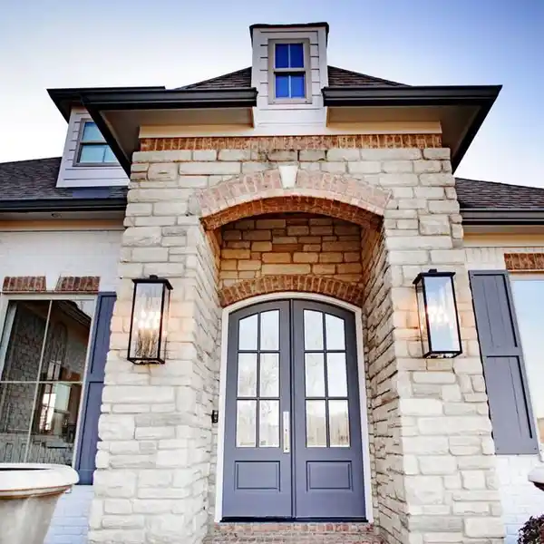 MAGNIFICENT RESIDENCE IN A GATED COMMUNITY