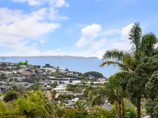 An Extraordinary Mairangi Bay Lifestyle