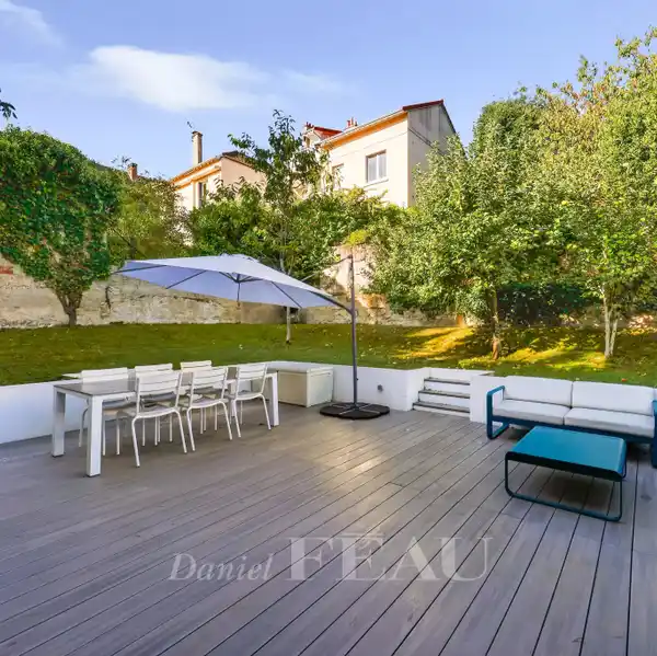 BEAUTIFUL APARTMENT WITH TERRACE AND GARDEN