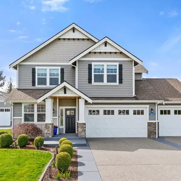 LIKE-NEW HOME IN BAY VIEW