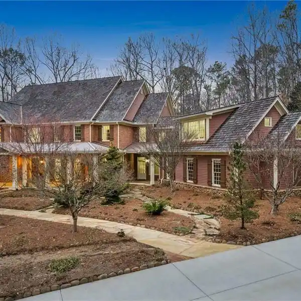PRIVATE MILTON ESTATE IN PRESTIGIOUS NORTH VALLEY