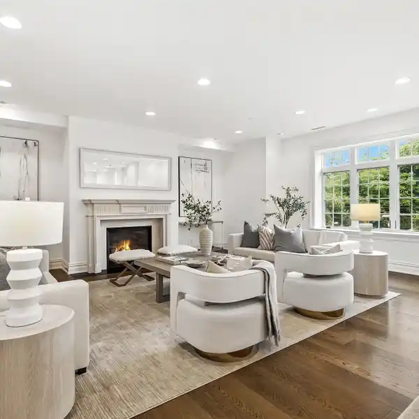 GORGEOUS THREE BEDROOM LUXURY CONDO IN HEATHCOTE