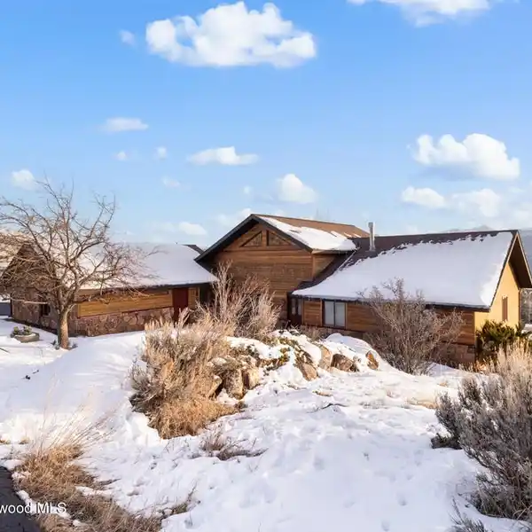 WELL MAINTAINED CLASSIC RANCH STYLE HOME