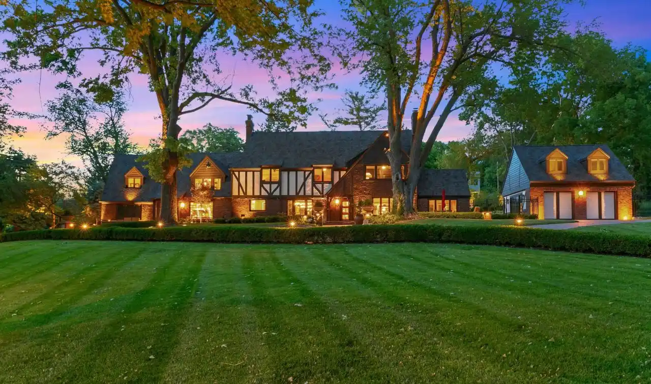 Refined Estate in Prestigious Fairacres