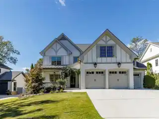 Modern Elegance with Exceptional Indoor-Outdoor Living