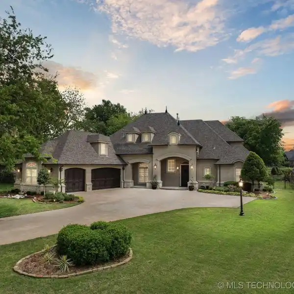 MEDITERRANEAN-STYLE STUNNER IN STONE CANYON