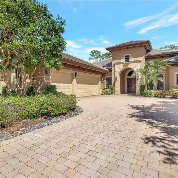 BEAUTIFULLY APPOINTED ESTATE HOME