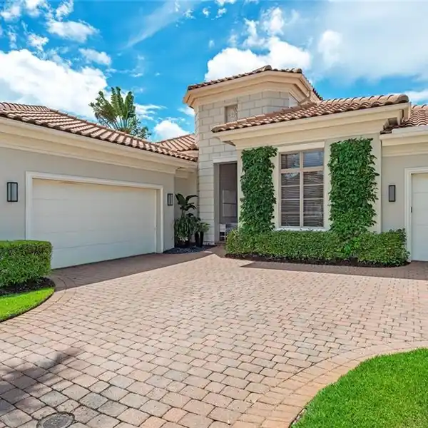 RESORT STYLE LIVING IN GREY OAKS