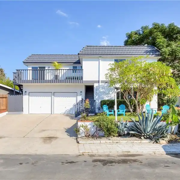 FABULOUS CAPO BEACH AREA VACANT DUPLEX
