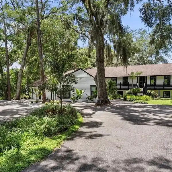 FULLY RENOVATED ESTATE