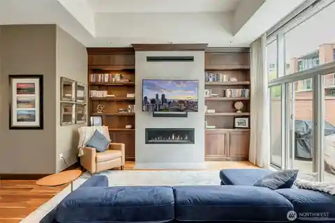 Remodeled Downtown Bellevue Townhome with Elevator