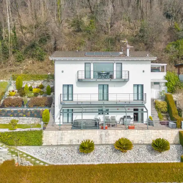 FOUR BEDROOM HOME WITH ELEVATED VIEWS