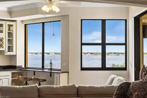 Luxury High-rise Living in Palmas Del Sol