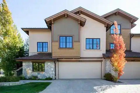 Luxury Townhome Offering an Extraordinary Lifestyle