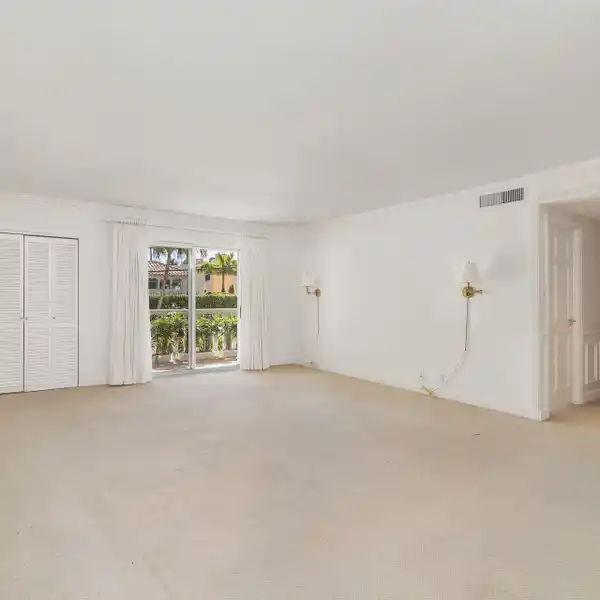 RARE APARTMENT IN A DESIRED BUILDING