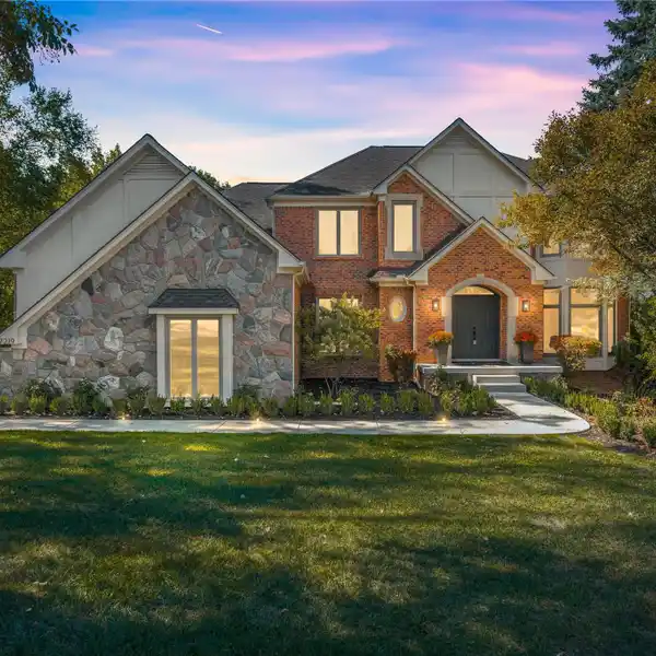 STUNNING FULLY RENOVATED HOME IN WEST BLOOMFIELD
