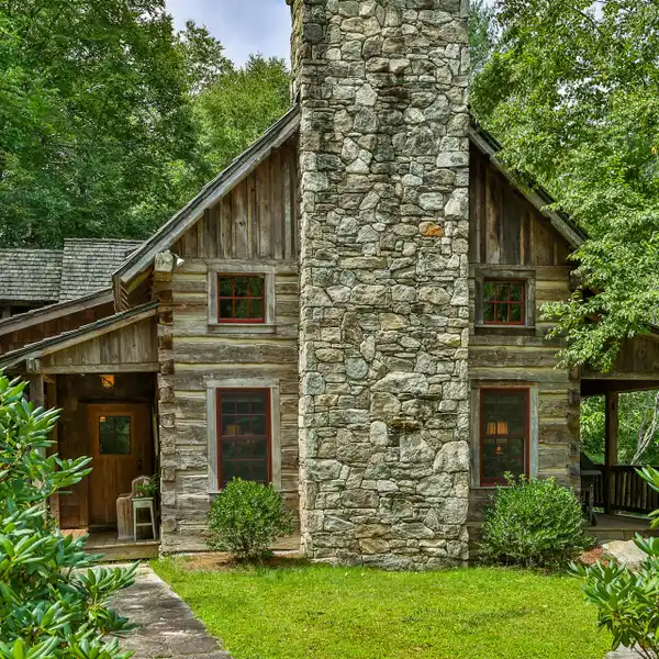 THE QUINTESSENTIAL HIGHLANDS HOME