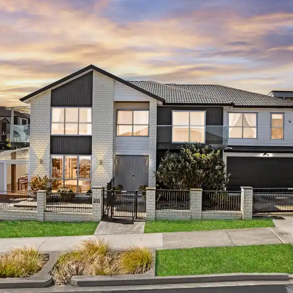 FLATBUSH MILANO GEM WITH VIEWS AND GRANNY FLAT POTENTIAL