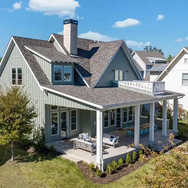 LAKEFRONT ELEGANCE WITH RESORT-STYLE AMENITIES