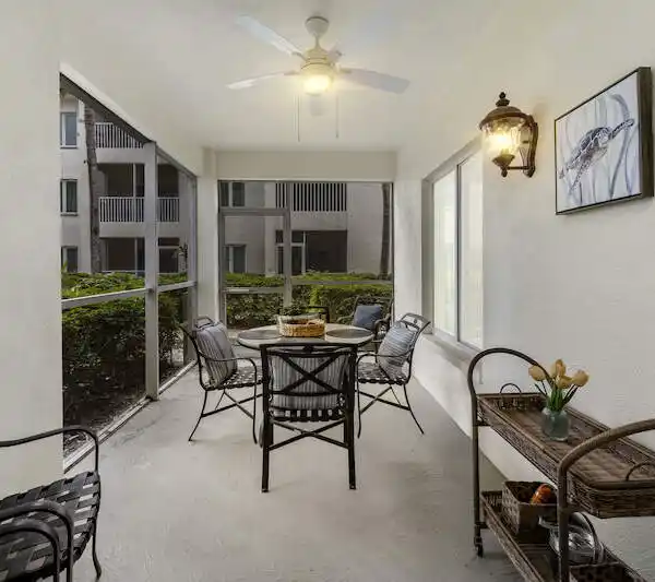 COASTAL UPDATED CONDO IN DOWNTOWN OLD NAPLES