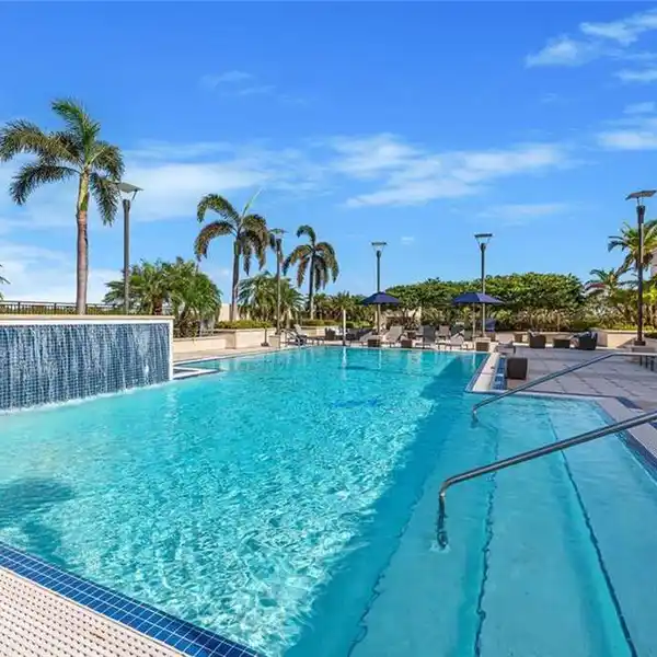 BEAUTIFUL RESIDENCE IN THE STRADA AT THE MERCATO