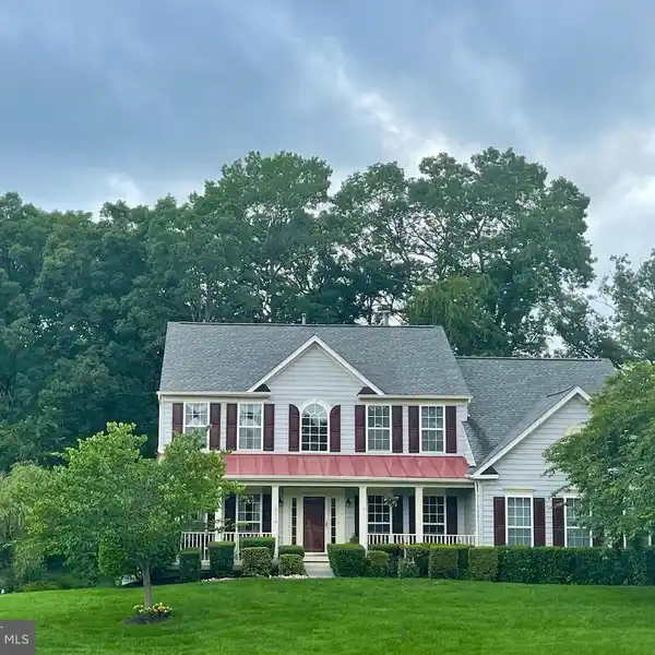 HERITAGE FARMS HOME FULL OF UPGRADES