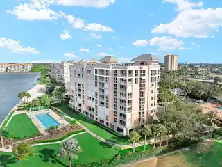 Gorgeous Waterfront Penthouse with Panoramic Bay Views