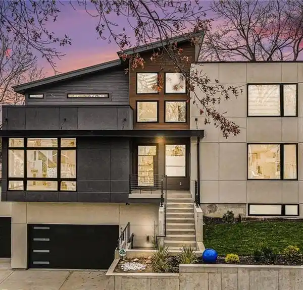 EXCEPTIONAL NEW CONTEMPORARY HOME IN WEST PLAZA