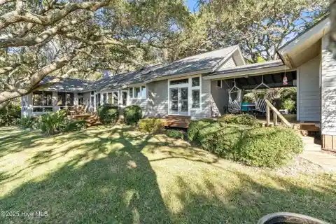 Oak Knoll - Rare Coastal Retreat
