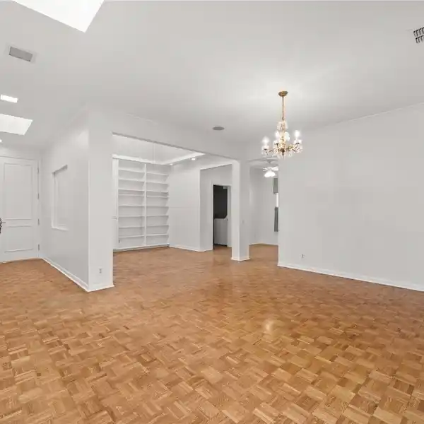SPACIOUS AND FUNCTIONAL TOWNHOME IN TARRYTOWN