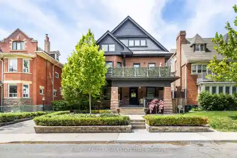 Multi-Generational House in Little Italy