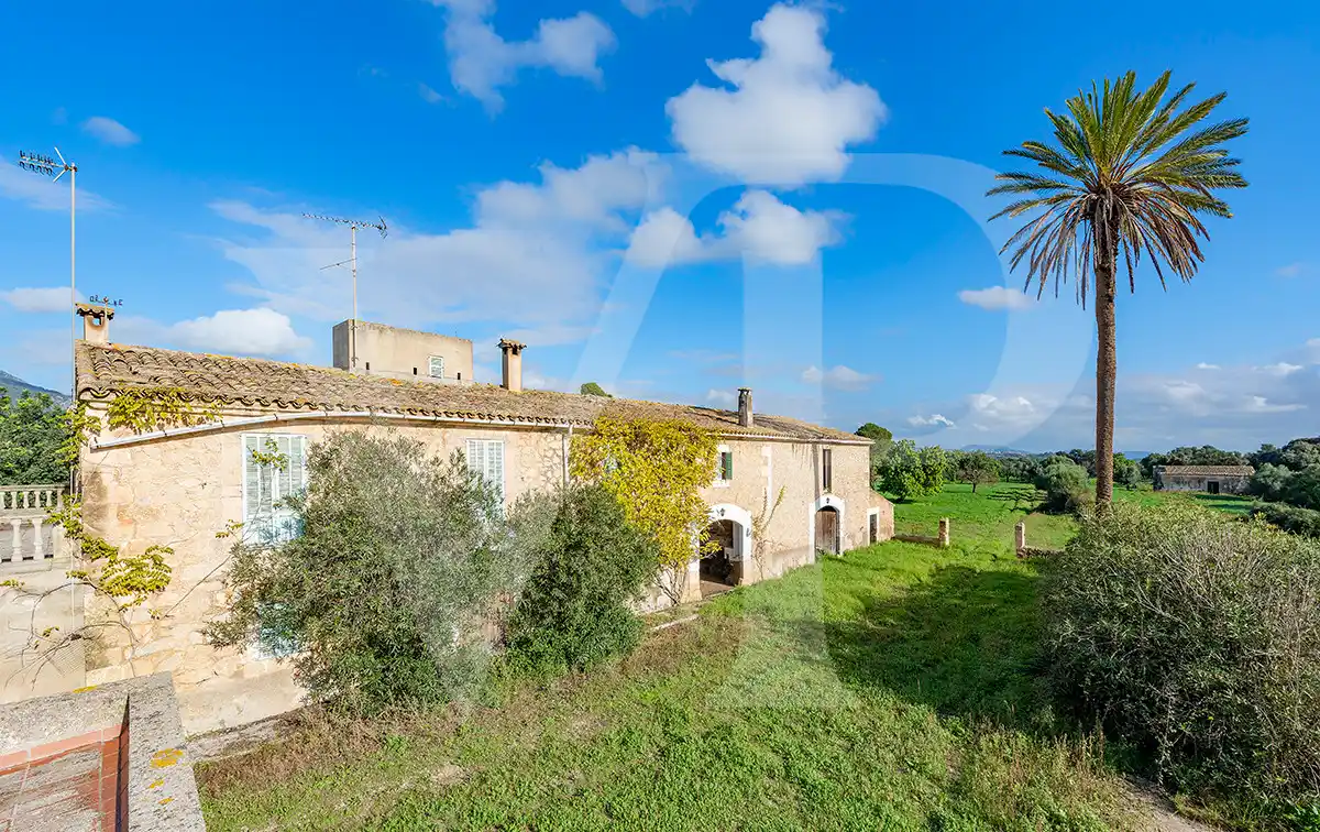 Beautiful Mallorcan Property with Large Plot of Land Near Selva