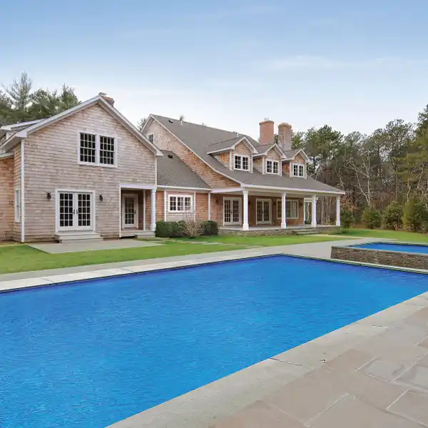 ELEGANT TRADITIONAL RESIDENCE