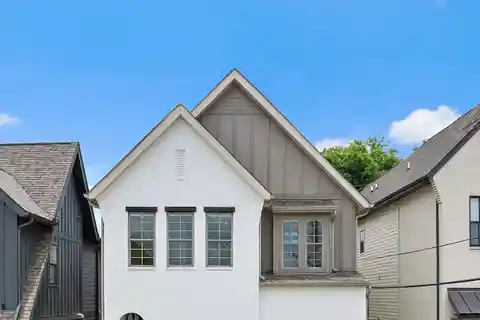 Luxurious Living in the Heart of Green Hills