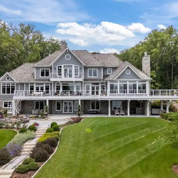 EXQUISITE PINE LAKE ESTATE