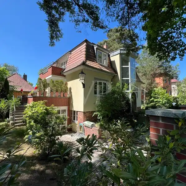 EXTENSIVELY RENOVATED 1938 HOME