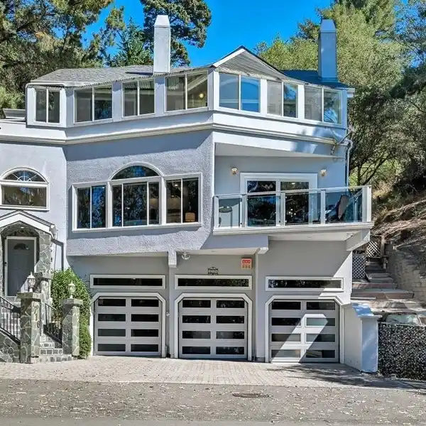 TIMELESS DESIGN WITH MODERN LUXURY