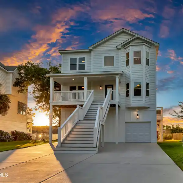 HIDDEN GEM IN PELICAN POINT
