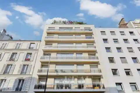 Peaceful, Sunny Apartment in Modern Building