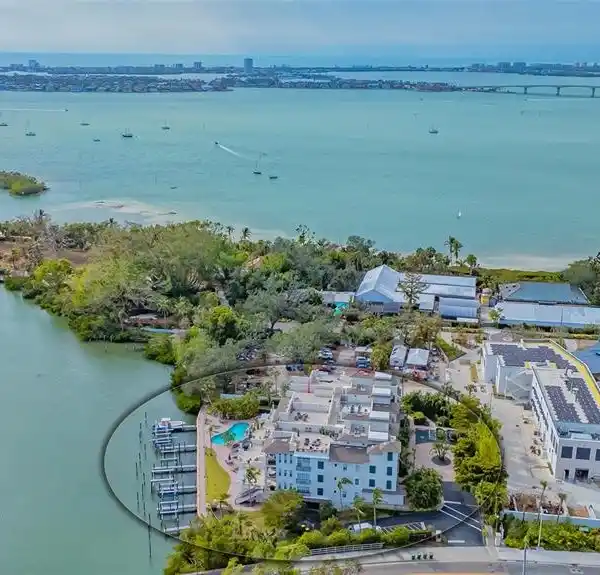 EXCEPTIONAL WATERFRONT RESIDENCE IN HUDSON CROSSING