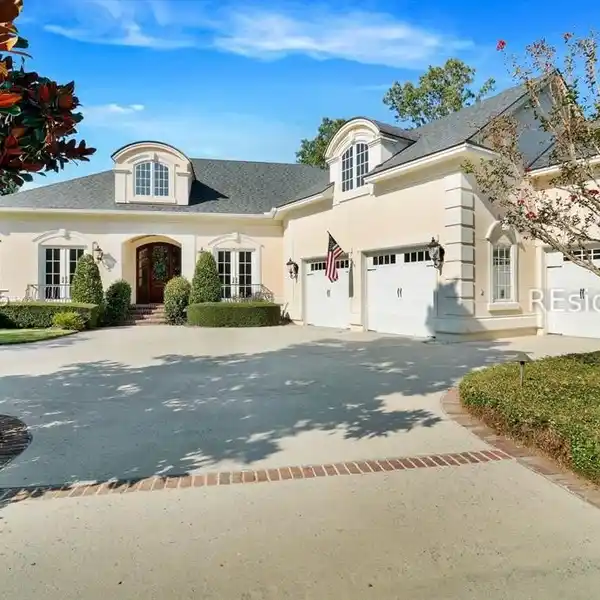 BEAUTIFUL RESIDENCE NEAR BERKELEY HALL'S RIVER PARK