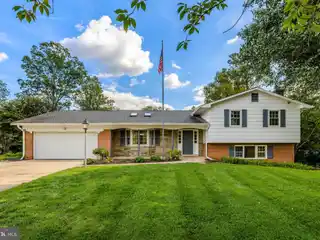 Lovely Updated Home in Lakevale Estates