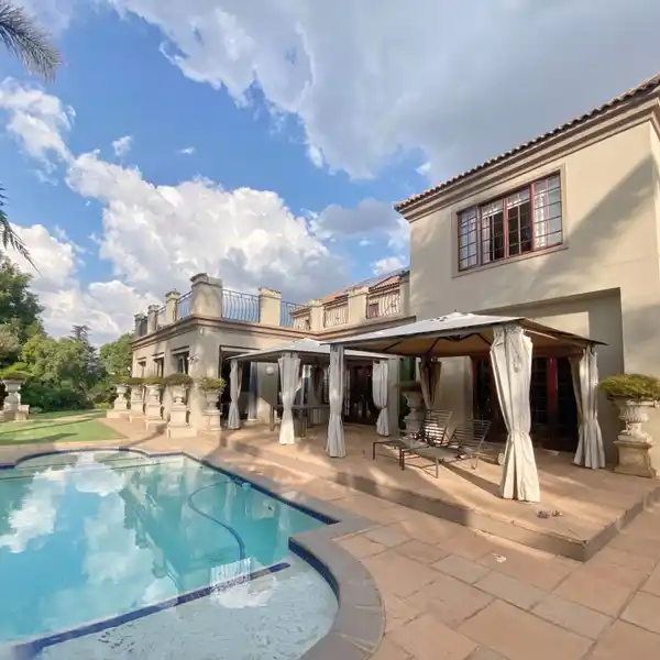 GRAND RESIDENCE WITH UNEQUALLED STYLE