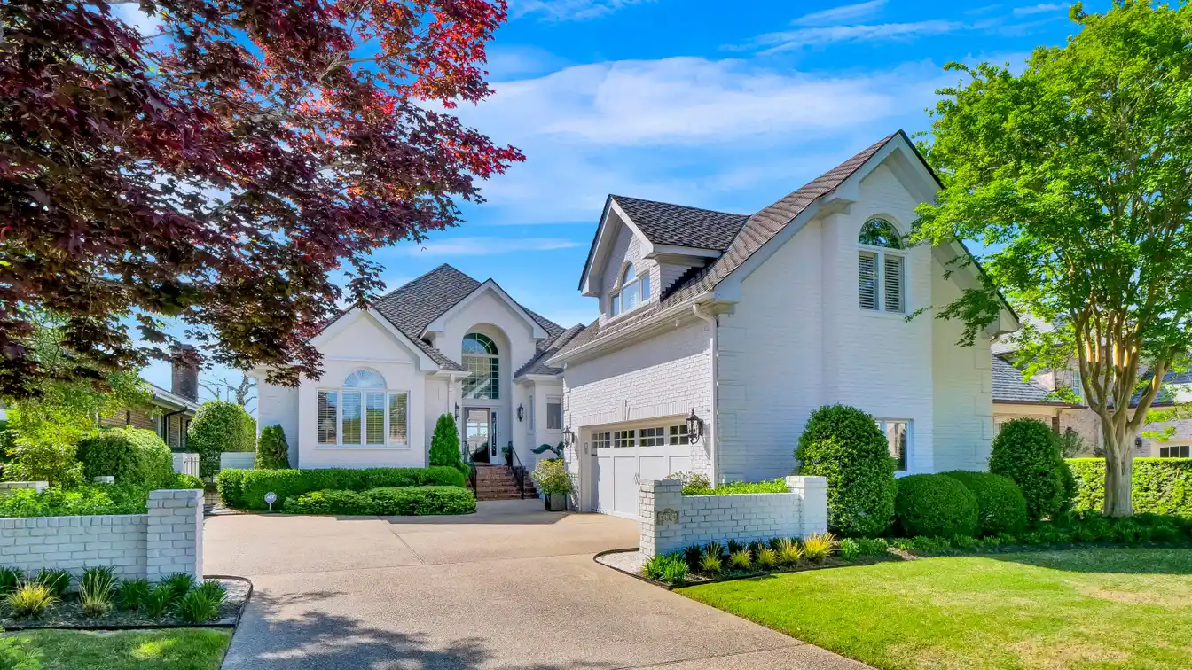 Intracoastal Living in Gated Landfall
