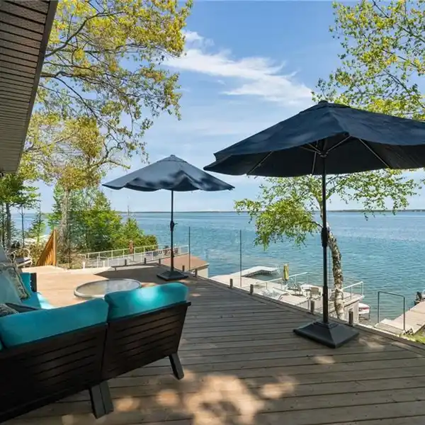 EXCEPTIONAL WATERFRONT RETREAT