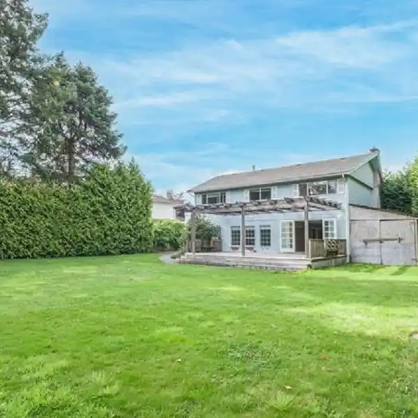 LARGE VERSATILE PROPERTY IN THE SAUNDERS AREA