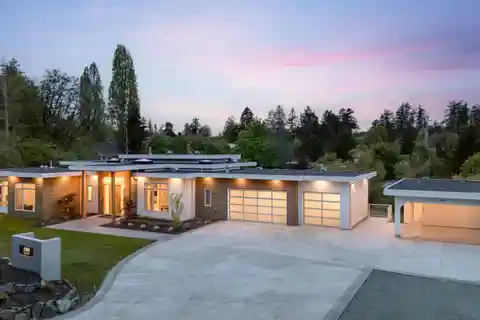 Luxurious Palm Springs-Inspired Residence