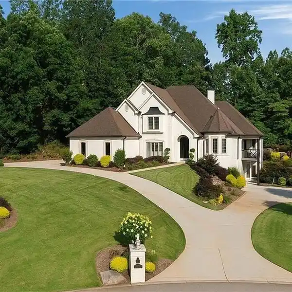 RESORT-STYLE CHATEAU ELAN ESTATE WITH PRIVATE POOL