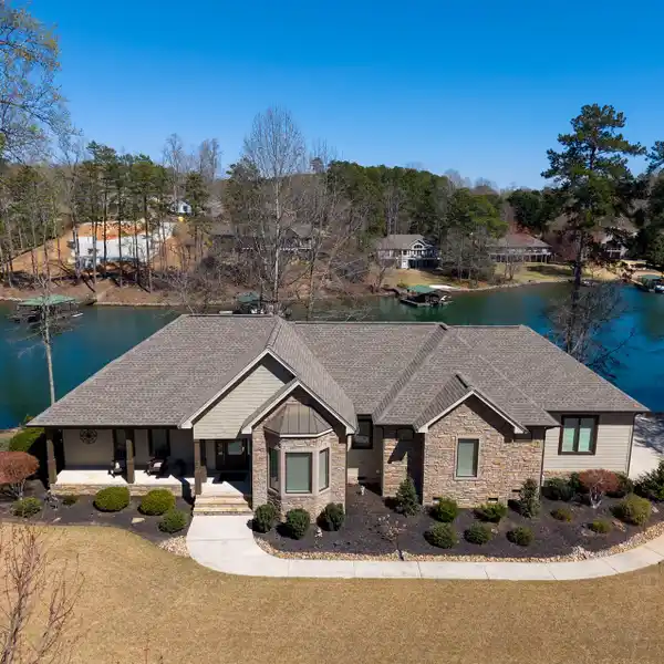SPECTACULAR WATERFRONT RETREAT