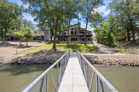 Incredible New Lakefront Home